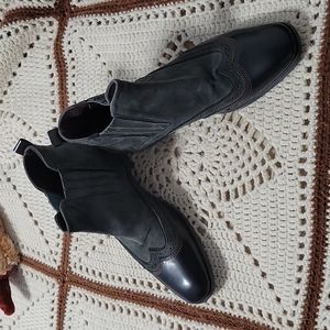 Men's chukka .charcoal with red accent